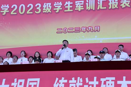 说明: 校长宣布 说明: 校长宣布